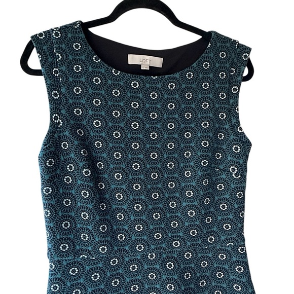 LOFT | NWOT TEXTURED KNIT GREEN & BLACK RETRO PRINT DRESS FIT & FLARE | SIZE: 6 - Picture 2 of 9